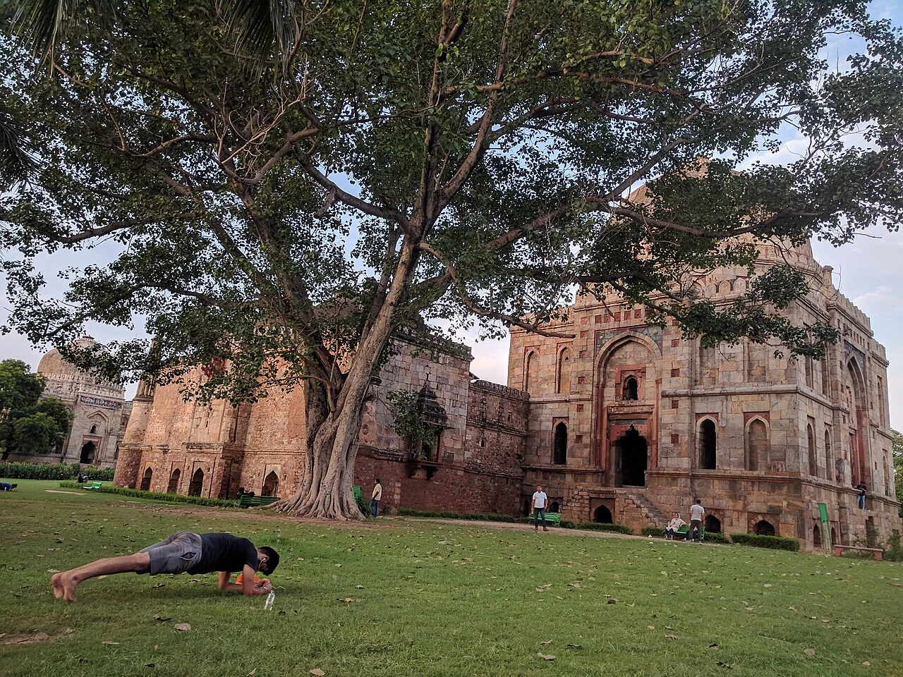 लोधी गार्डन में exercise